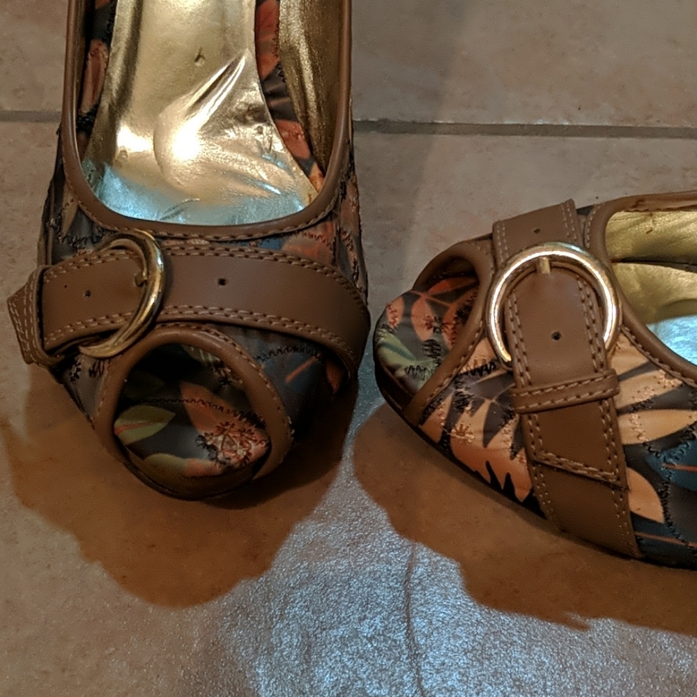 Delicious 4.5 Inch Heels - Picture 6 of 9